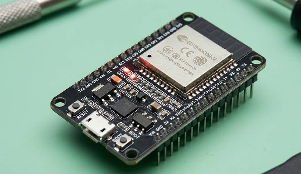 ESP32 vs ESP8266: Key Differences, Performance, Power Consumption ...